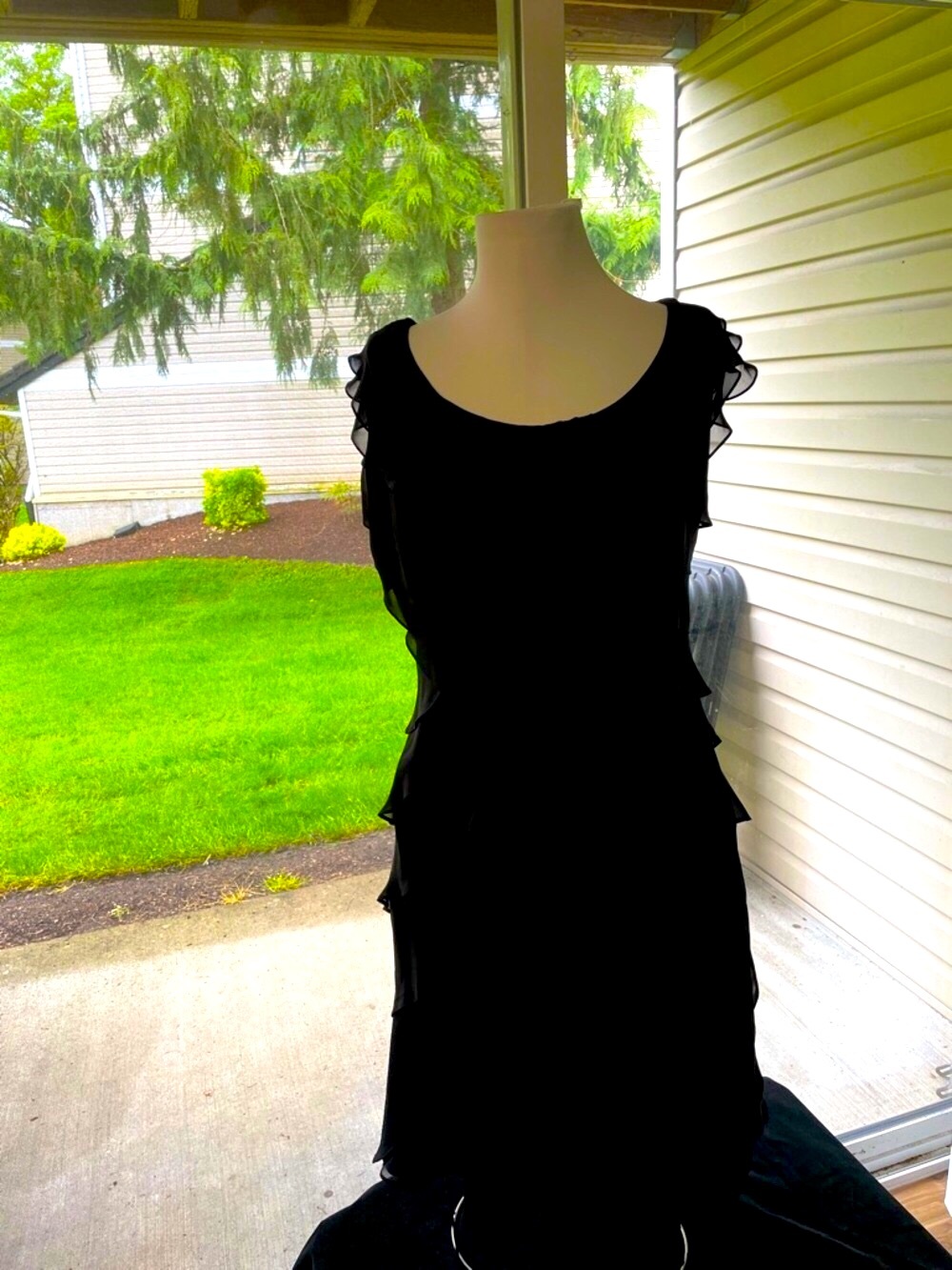 Women’s EUC PROM or EVENING ADRIANNA PAPELL SZ 12P Layered Tiered Ruffle Dress